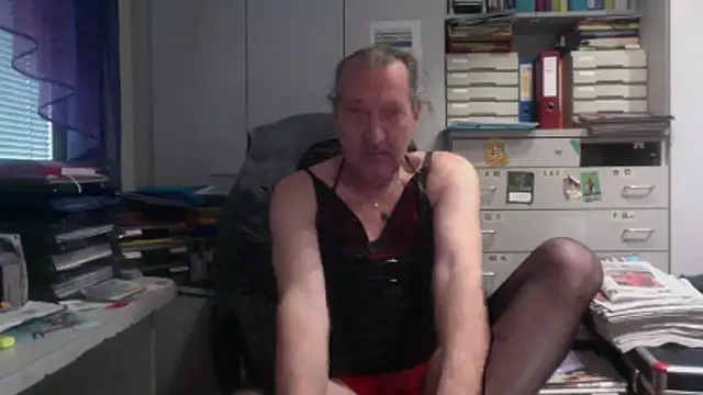 HMStraps01 online show from 21, 12, 2025