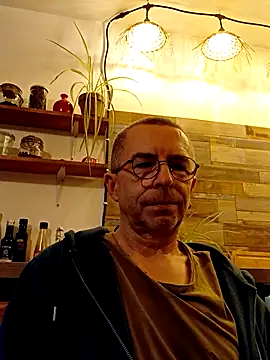 Snapshot of Xavspank2 chatting on 15, 11, 2025 Xavspank2 online show from 15, 11, 2025