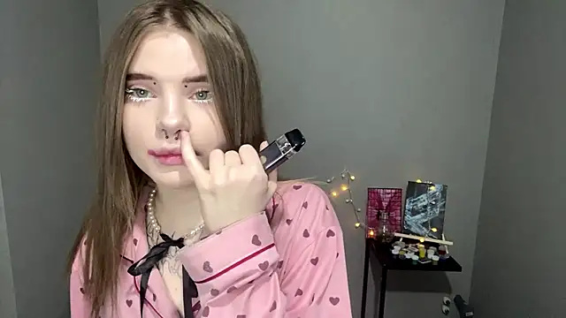 CarolinePepper online show from 10, 3, 2025