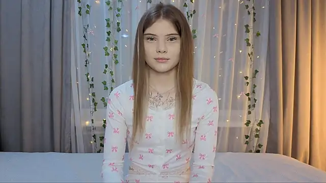 CarolinePepper online show from 4, 4, 2026