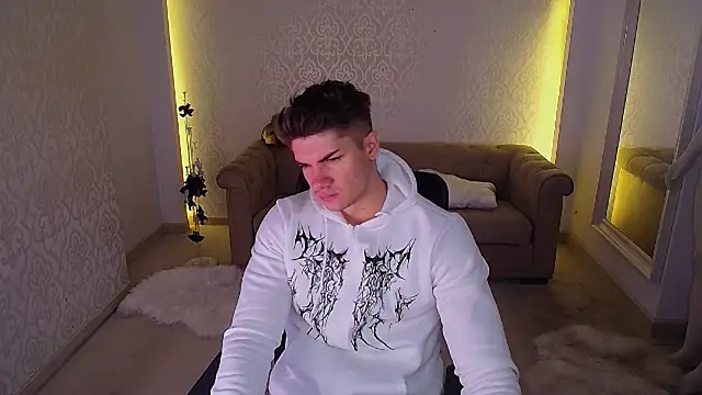 MaxKaiden online show from 25, 11, 2025