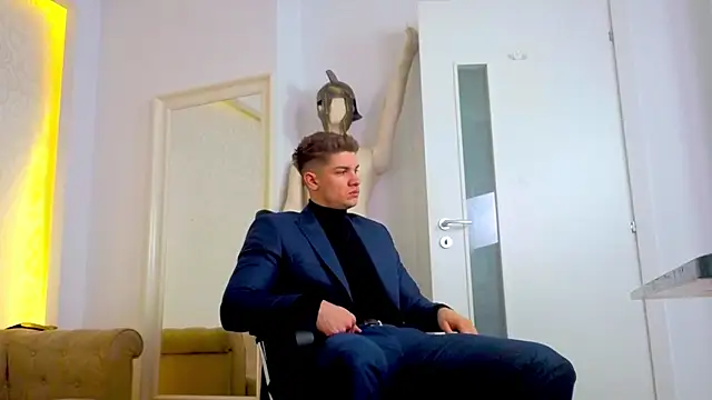 MaxKaiden online show from 19, 4, 2026