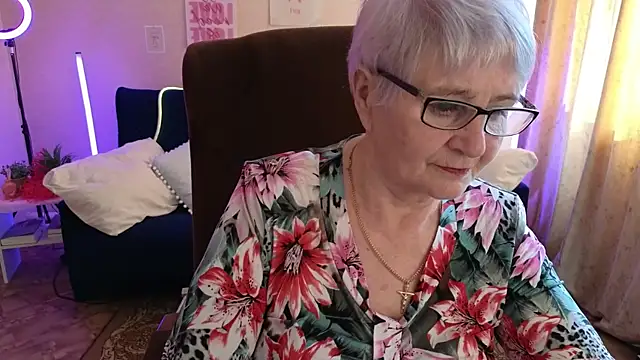 Snapshot of Sandra_Snowflake chatting on 6, 5, 2026 Sandra Snowflake online show from 6, 5, 2026