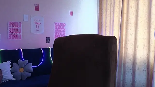 Snapshot of Sandra_Snowflake chatting on 12, 5, 2026 Sandra Snowflake online show from 12, 5, 2026