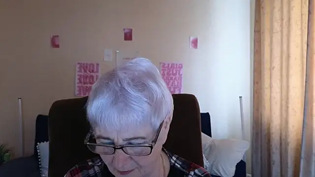 Snapshot of Sandra_Snowflake chatting on 13, 5, 2026 Sandra Snowflake online show from 13, 5, 2026