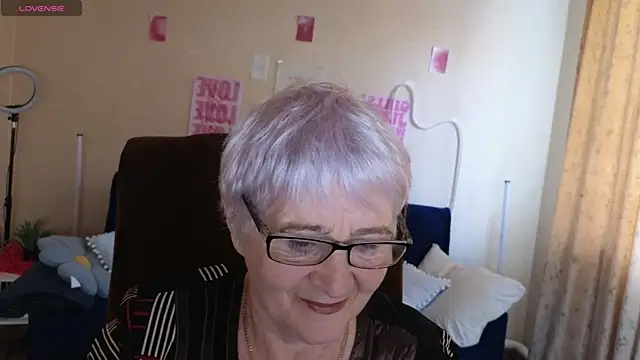 Snapshot of Sandra_Snowflake chatting on 14, 5, 2026 Sandra Snowflake online show from 14, 5, 2026