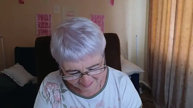 Snapshot of Sandra_Snowflake chatting on 26, 5, 2026 Sandra Snowflake online show from 26, 5, 2026