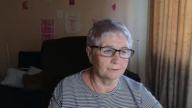 Snapshot of Sandra_Snowflake chatting on 27, 5, 2026 Sandra Snowflake online show from 27, 5, 2026