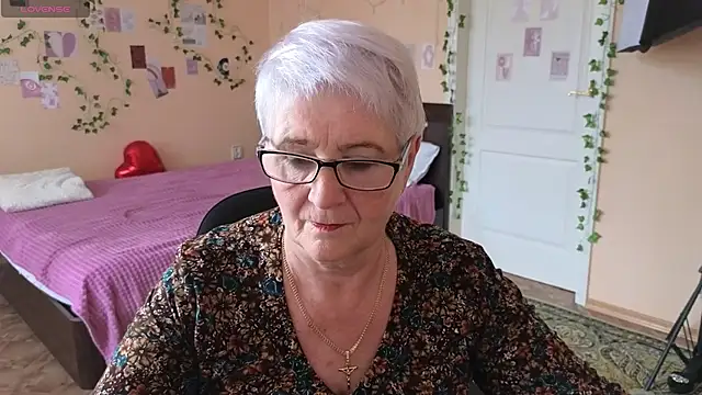Snapshot of Sandra_Snowflake chatting on 3, 6, 2026 Sandra Snowflake online show from 3, 6, 2026