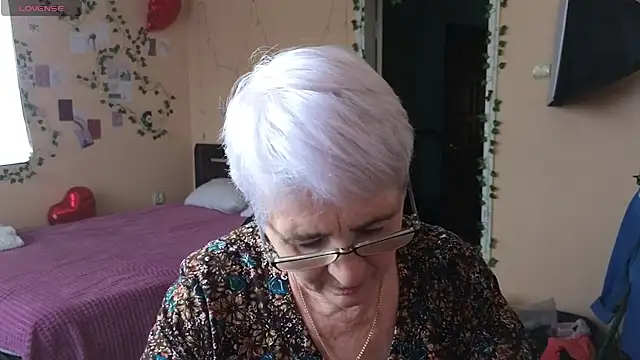 Snapshot of Sandra_Snowflake chatting on 5, 6, 2026 Sandra Snowflake online show from 5, 6, 2026
