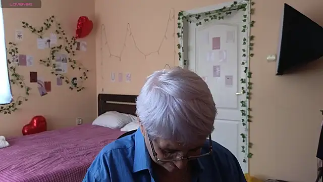 Snapshot of Sandra_Snowflake chatting on 5, 6, 2026 Sandra Snowflake online show from 5, 6, 2026