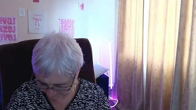 Snapshot of Sandra_Snowflake chatting on 10, 6, 2026 Sandra Snowflake online show from 10, 6, 2026