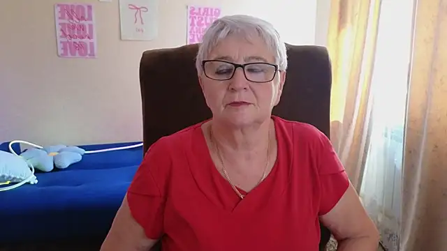 Snapshot of Sandra_Snowflake chatting on 12, 6, 2026 Sandra Snowflake online show from 12, 6, 2026