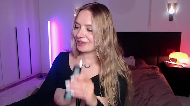 LunaticaBae online show from 22, 2, 2025