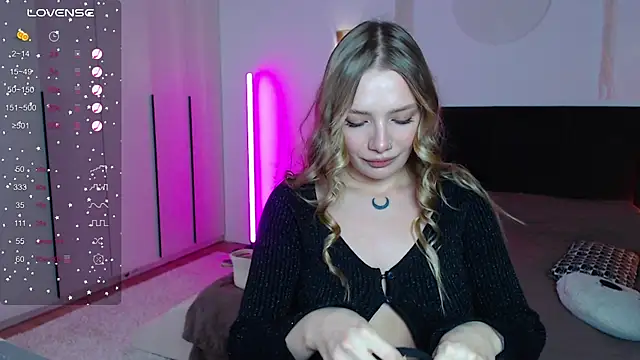 LunaticaBae online show from 27, 2, 2025