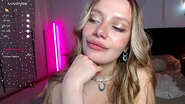 LunaticaBae online show from 16, 3, 2025