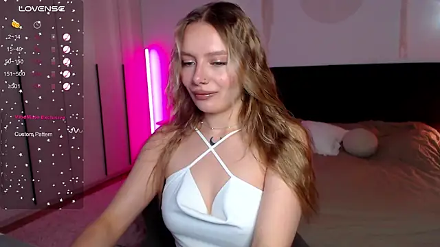 LunaticaBae online show from 22, 3, 2025