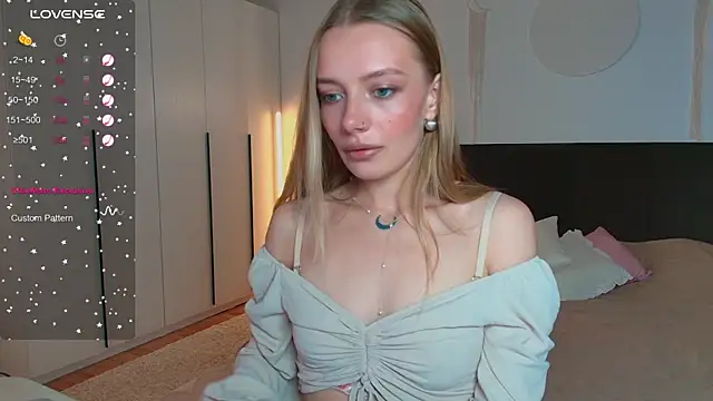 LunaticaBae online show from 12, 9, 2025