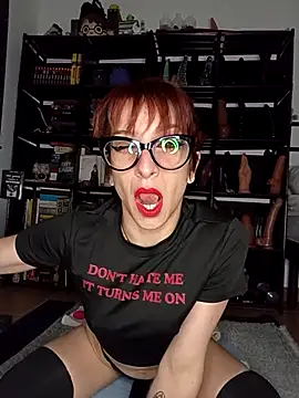 Snapshot of MirianaB chatting on 23, 11, 2025 MirianaB online show from 23, 11, 2025