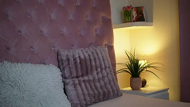 MaiaMini online show from 9, 9, 2025