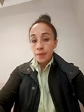 Snapshot of Coeur_de_luxure chatting on 24, 2, 2025 Coeur de luxure online show from 24, 2, 2025