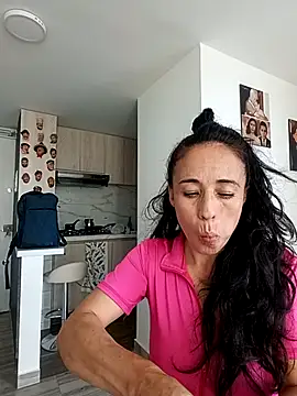 Snapshot of Coeur_de_luxure chatting on 24, 9, 2025 Coeur de luxure online show from 24, 9, 2025