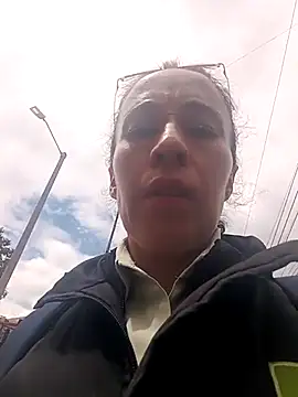 Snapshot of Coeur_de_luxure chatting on 8, 10, 2025 Coeur de luxure online show from 8, 10, 2025