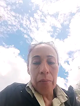 Snapshot of Coeur_de_luxure chatting on 21, 10, 2025 Coeur de luxure online show from 21, 10, 2025