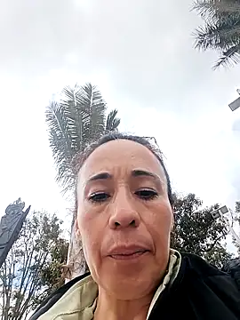 Snapshot of Coeur_de_luxure chatting on 25, 10, 2025 Coeur de luxure online show from 25, 10, 2025