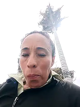 Snapshot of Coeur_de_luxure chatting on 28, 10, 2025 Coeur de luxure online show from 28, 10, 2025