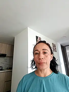 Snapshot of Coeur_de_luxure chatting on 3, 11, 2025 Coeur de luxure online show from 3, 11, 2025