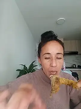 Snapshot of Coeur_de_luxure chatting on 4, 11, 2025 Coeur de luxure online show from 4, 11, 2025