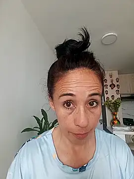 Snapshot of Coeur_de_luxure chatting on 17, 11, 2025 Coeur de luxure online show from 17, 11, 2025