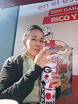 Snapshot of Coeur_de_luxure chatting on 27, 11, 2025 Coeur de luxure online show from 27, 11, 2025