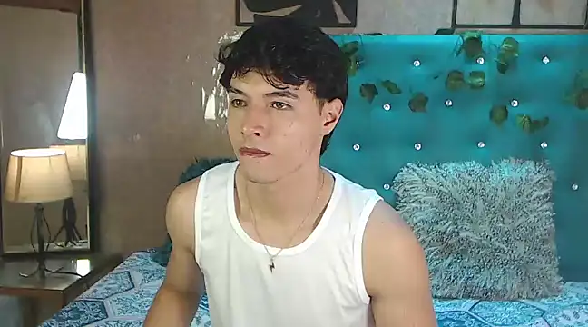 Snapshot of LiamAndrewzz chatting on 5, 3, 2025 LiamAndrewzz online show from 5, 3, 2025