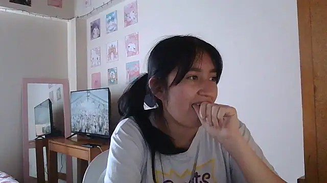 Snapshot of Arielle_lov chatting on 6, 11, 2025 Arielle lov online show from 6, 11, 2025