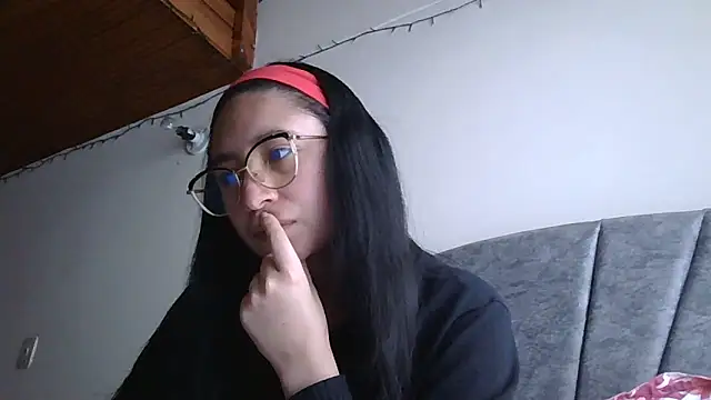 Snapshot of Arielle_lov chatting on 2, 12, 2025 Arielle lov online show from 2, 12, 2025