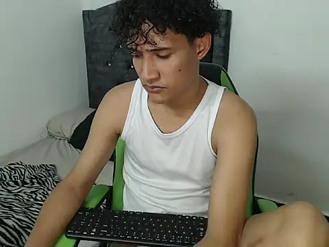 Snapshot of Boy_coll chatting on 8, 3, 2026 Boy coll online show from 8, 3, 2026