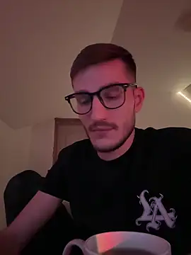 Snapshot of yoyoboy988 chatting on 19, 3, 2025 yoyoboy988 online show from 19, 3, 2025