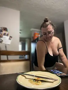 Snapshot of HTXBELLE chatting on 9, 5, 2026 HTXBELLE online show from 9, 5, 2026