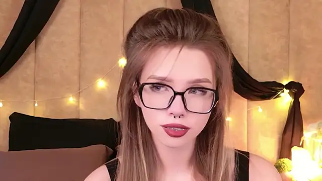 Sierra Fane online show from 14, 12, 2025