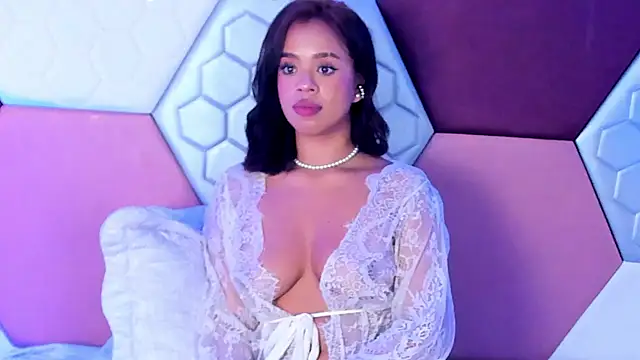 Snapshot of LiaHilton2 chatting on 23, 2, 2025 LiaHilton2 online show from 23, 2, 2025