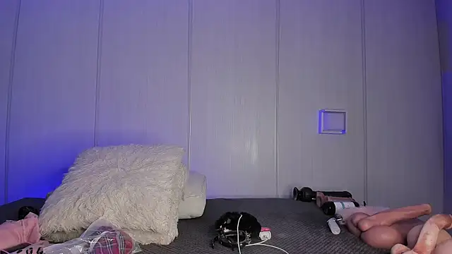 sasha riverss online show from 10, 4, 2026