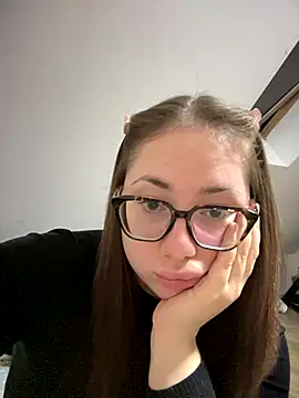 May Alisa online show from 28, 9, 2025