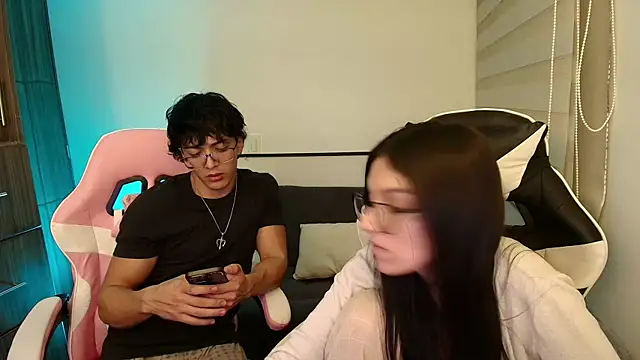 Snapshot of DesireLuxe chatting on 5, 11, 2025 DesireLuxe online show from 5, 11, 2025