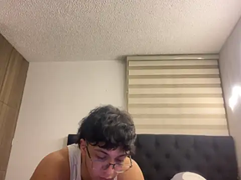 Snapshot of DesireLuxe chatting on 18, 4, 2026 DesireLuxe online show from 18, 4, 2026