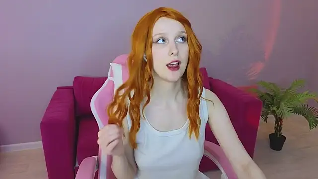 Snapshot of KristinMoore chatting on 10, 3, 2025 KristinMoore online show from 10, 3, 2025