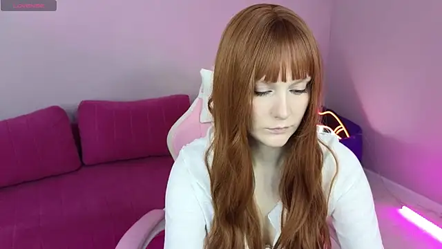 Snapshot of KristinMoore chatting on 16, 11, 2025 KristinMoore online show from 16, 11, 2025