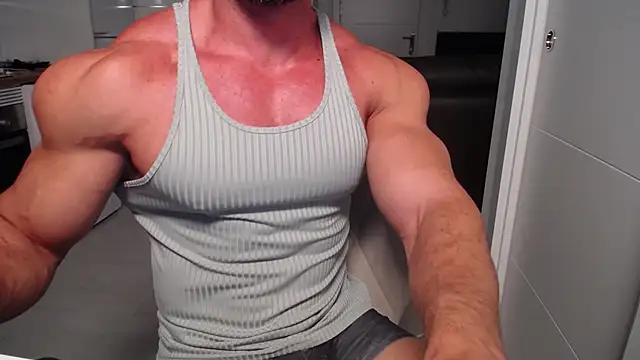 Snapshot of martins9 chatting on 8, 4, 2026 martins9 online show from 8, 4, 2026