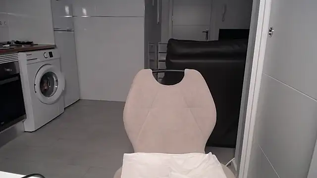 Snapshot of martins9 chatting on 15, 4, 2026 martins9 online show from 15, 4, 2026